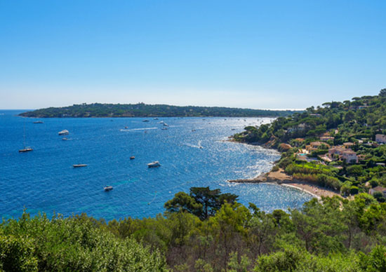 Beste Reisezeit Provence - ein Ferienhaus am Meer im Sommer